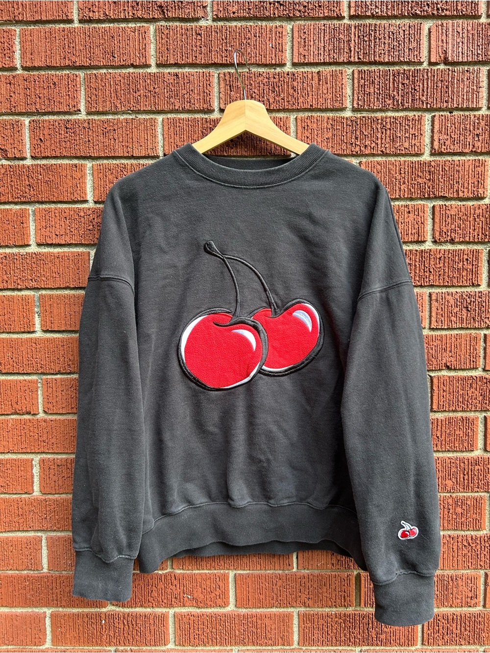 KIRSH Cherry Logo Crewneck Sweatshirt Black Size 1 Unisex